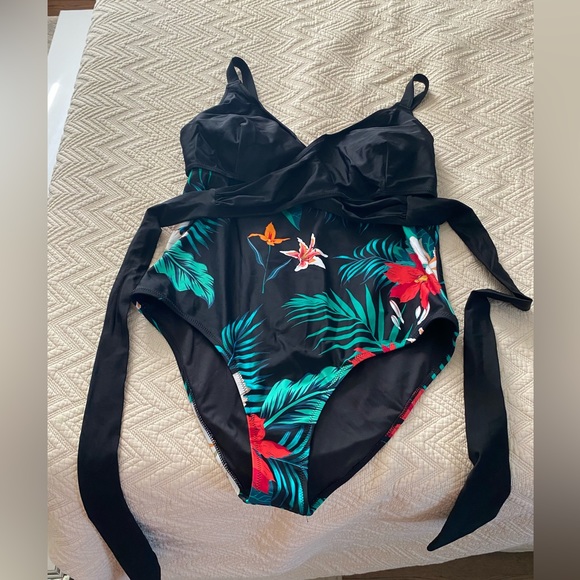 Cupshe Palm One Piece Swimsuit - Picture 1 of 2